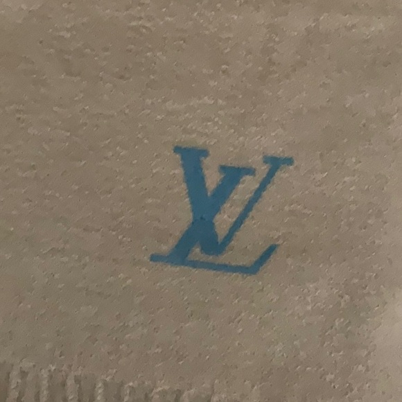 NWOT 100% Cashmere Louis Vuitton Scarf - Picture 2 of 7